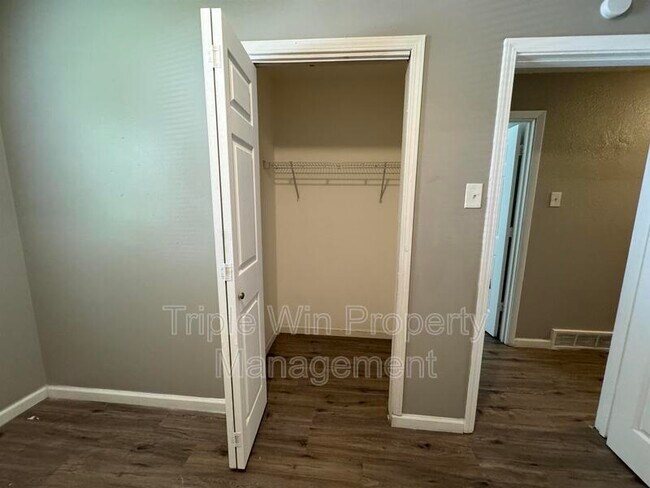 Building Photo - 9609 Winkler Dr