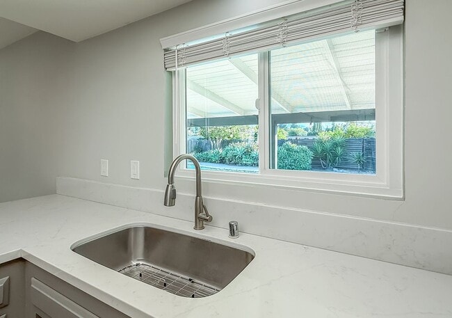 Building Photo - 1251 Buckingham Dr