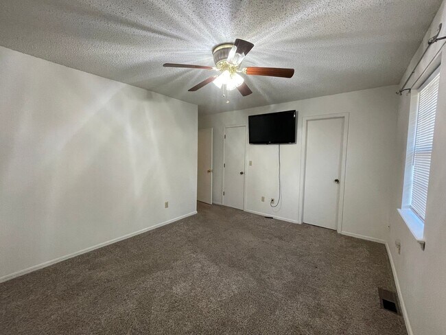 Building Photo - Beautifully Maintained Single-Level Home