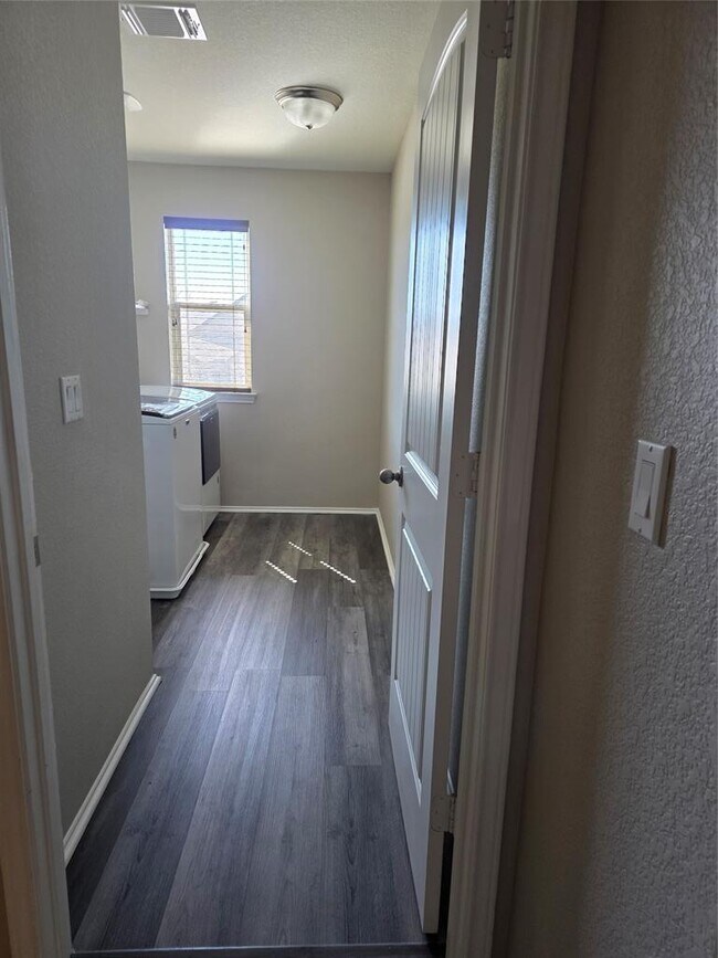 Building Photo - 1704 Constanta Dr