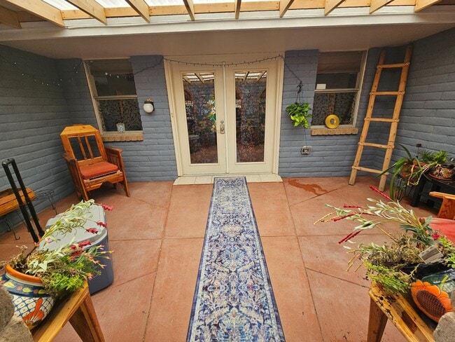 Building Photo - Unique location, breathtaking views, wonde...
