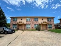 Building Photo - 2005 Monte Carlo Ln