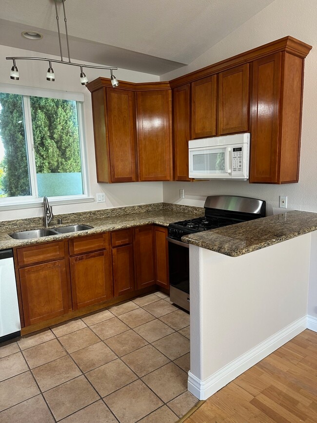 Building Photo - 4273 Santa Rita Rd