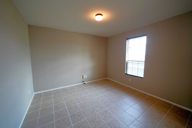 Building Photo - 3730 Acorn Pl