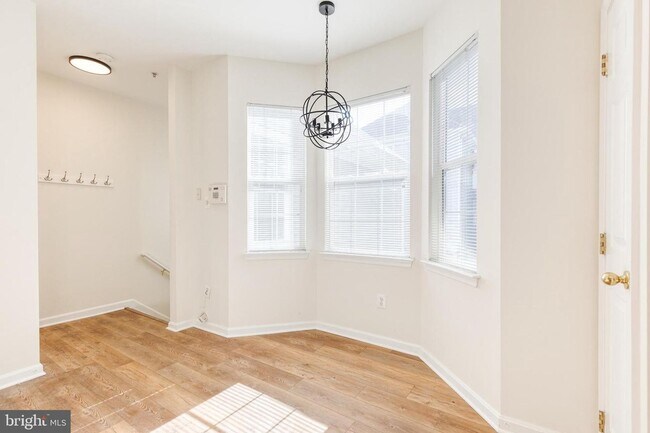 Building Photo - Spacious 2-bedroom 2 Bath condo in New Town