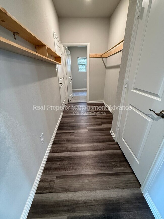 Building Photo - 452 Morning Dew Ln