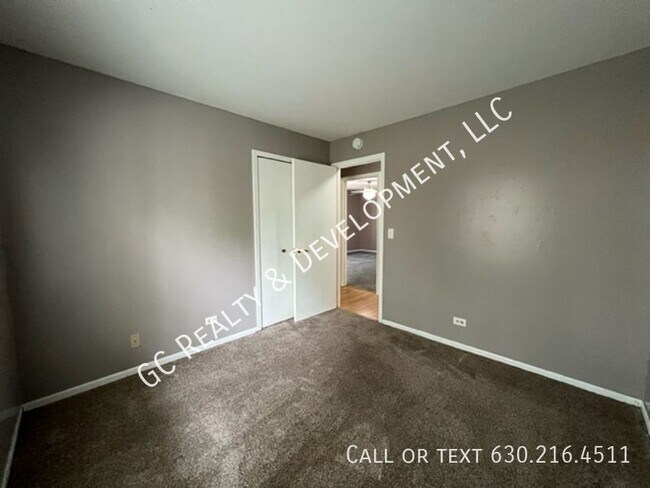 Building Photo - 2442 Charleston Dr
