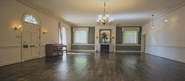 Building Photo - 401 James St