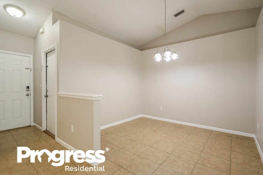 Building Photo - 1615 Twin Oak Ln