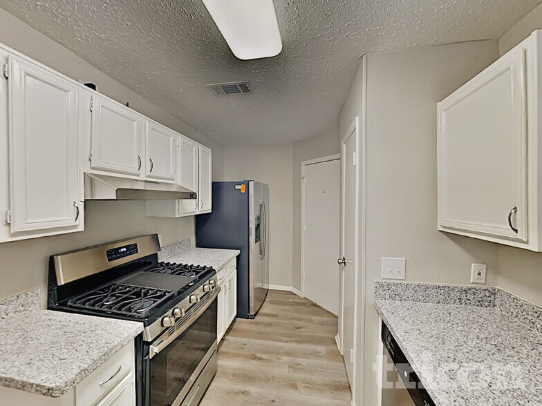 Building Photo - 18603 Bridoon Dr