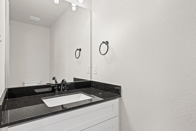 Building Photo - Modern Townhome for Rent – Modern Living at Its Best!