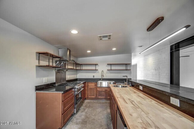 Building Photo - 1612 E Gaylon Dr