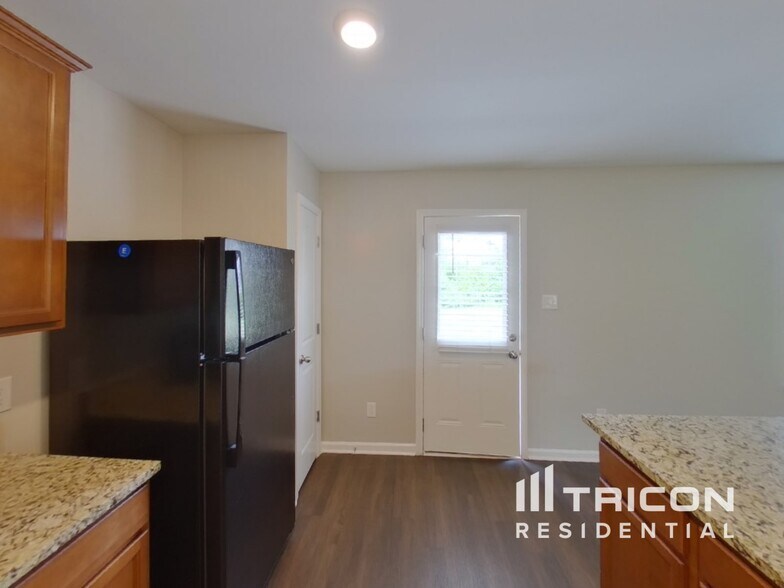 Building Photo - 3412 Vedette Ln
