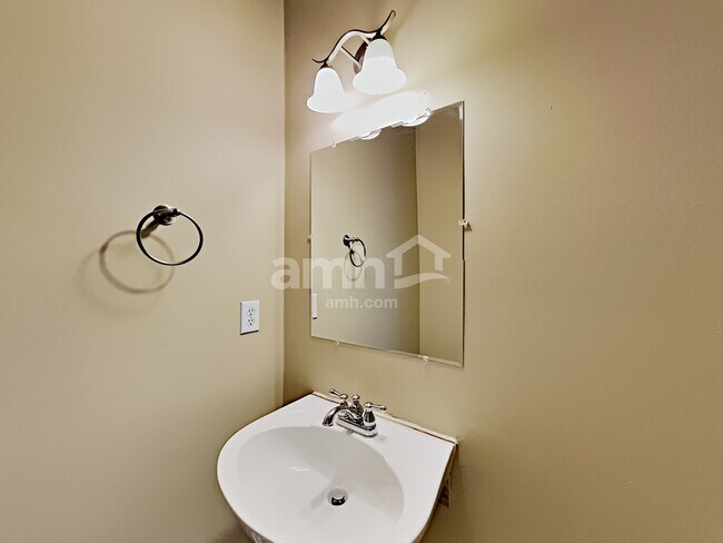 Building Photo - 220 Solitude Cir