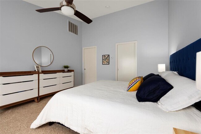 Building Photo - 3044 Commerce St