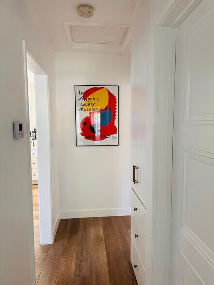 Building Photo - 2460 Glenrose Ave