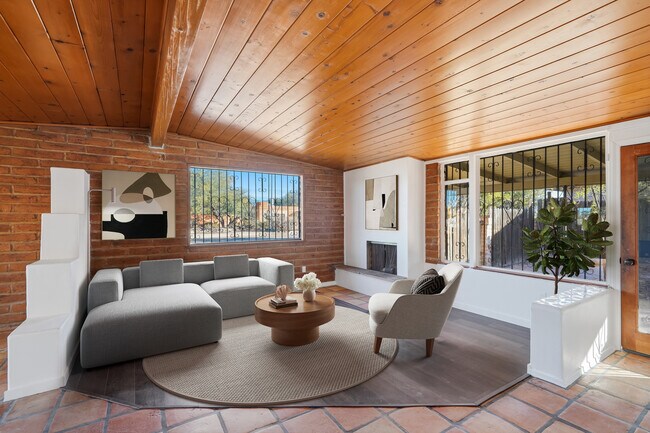 Building Photo - 6814 E Koralee St