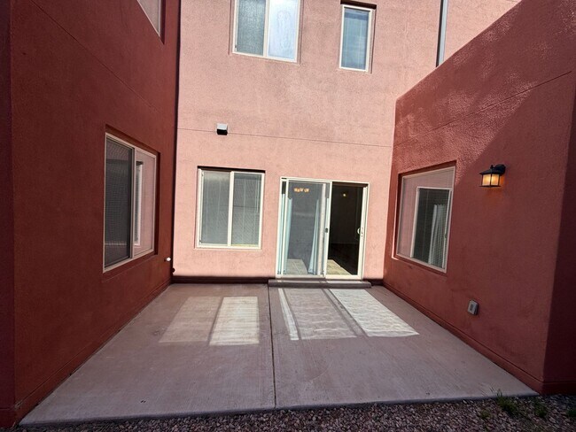 Building Photo - 3 Bedroom Town Home Near Rio Bravo Blvd SE & University Blvd SE In Mesa Del Sol!