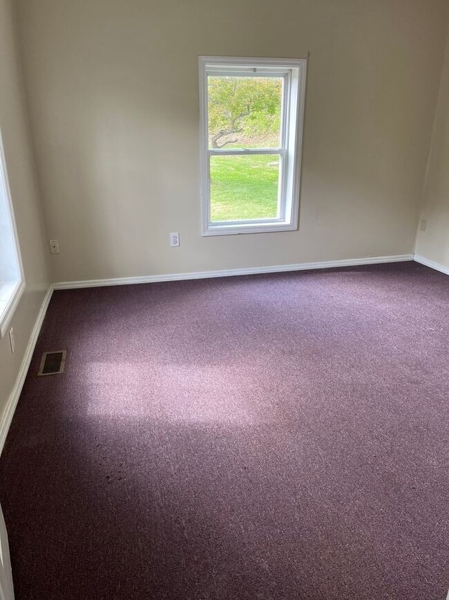 Building Photo - 316 W Main St