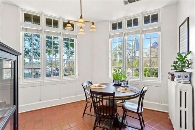 Building Photo - 1 S Prado NE