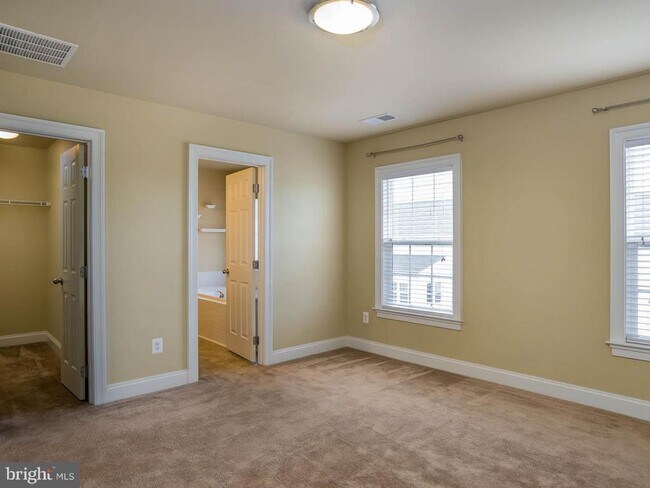 Building Photo - 220 Centennial Dr