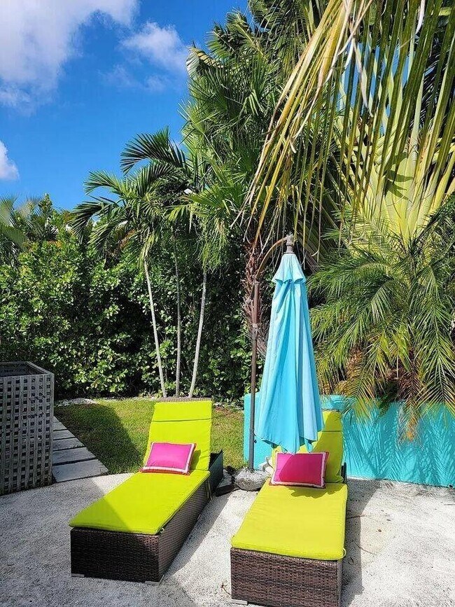 Building Photo - 113 Park Ln E