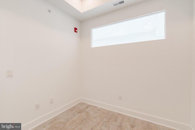 Building Photo - 1622 Point Breeze Ave