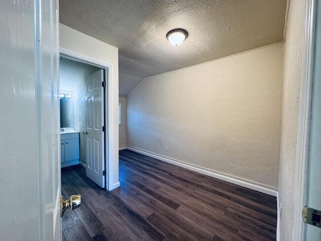 Building Photo - 1508 Mono Dr