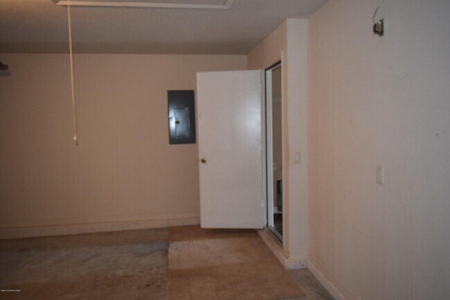 Building Photo - 458 Fitzsimmons St