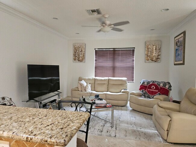 Building Photo - 7533 Topiary Ave