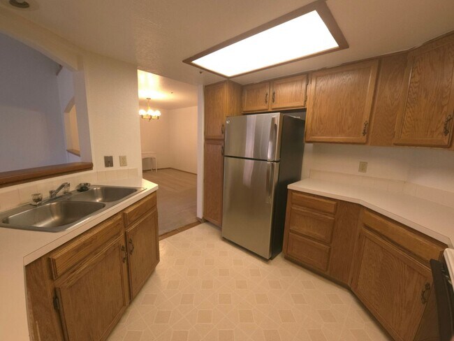 Building Photo - AVAILABLE NOW! 2 Bedroom Plus Loft with co...