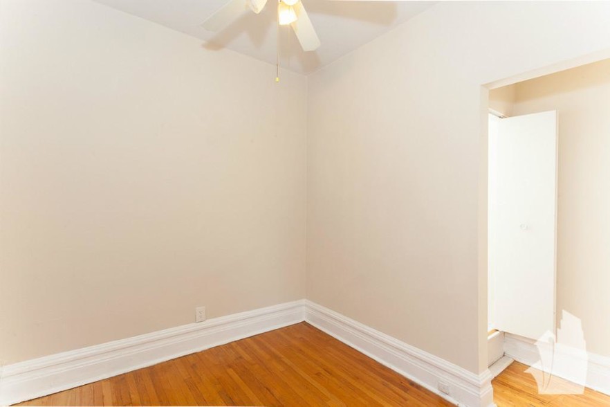Building Photo - 3525 N Wilton Ave