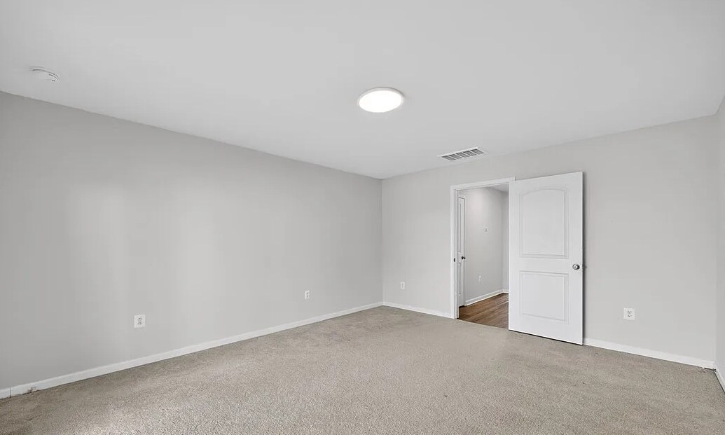 Building Photo - 633 Eking Green Dr