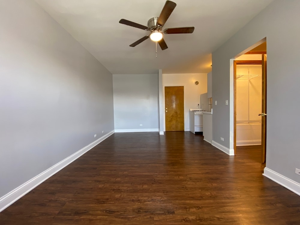 Building Photo - 4031 N Kenmore Ave