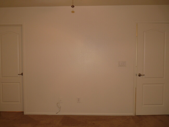Building Photo - SOUTHWEST 3 BEDROOM, 2.5 BATH WITH LOFT