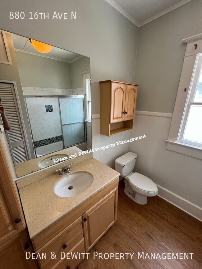 Building Photo - 880 16th Ave N