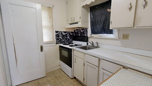 Building Photo - 1537 W William St