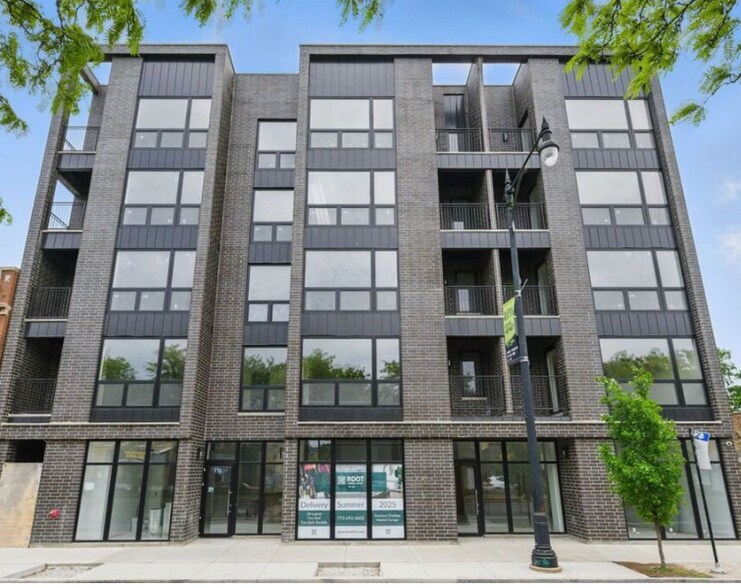 Building Photo - 3043 W Irving Park Rd