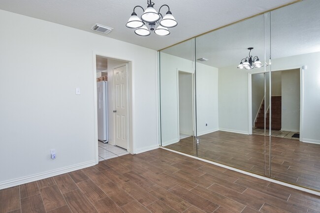 Building Photo - 4026 Almond Lake Dr