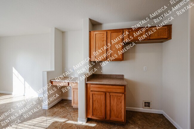 Building Photo - MOVE IN READY 4 BR IN WINDMILL RANCH