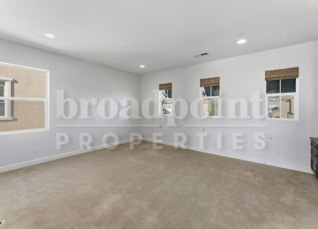 Building Photo - 1672 N Las Flores Dr