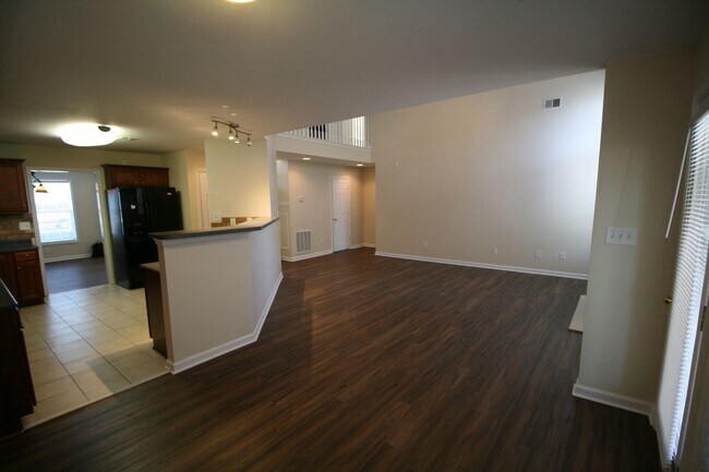Building Photo - Willow Bend Home. 1st Floor Primary Bedroo...