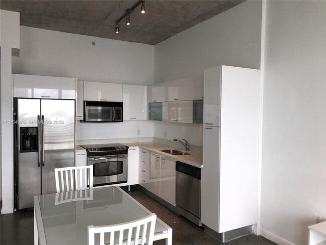 Building Photo - 133 NE 2nd Ave