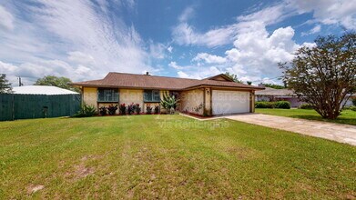 Building Photo - 111 Lobelia Rd