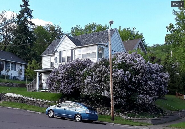 Building Photo - 2 Bedroom Apartment Available June 1!!