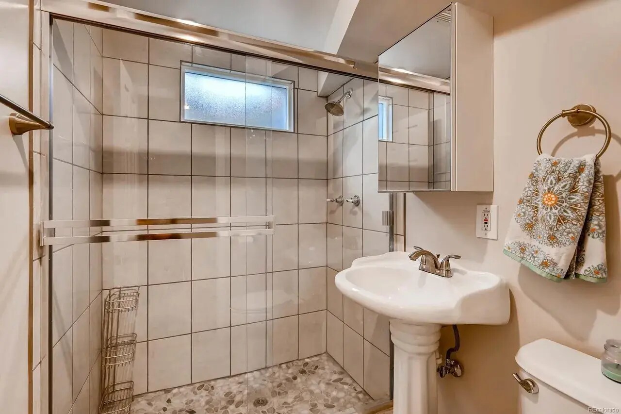 bathroom 2 - 1220 S Benton St