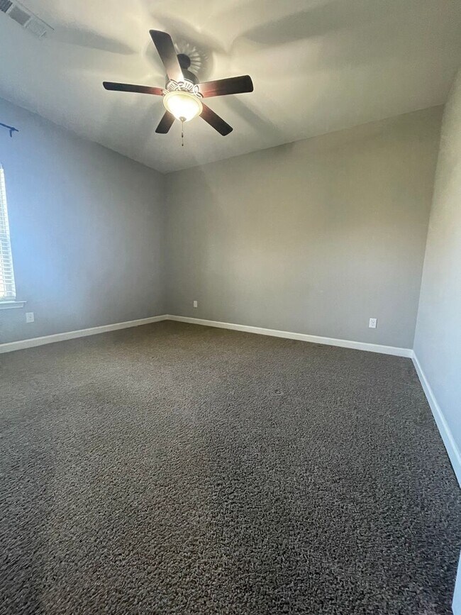 Building Photo - Great location in Sherwood