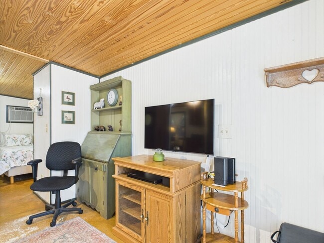 Building Photo - Charming Studio with Large Bathroom, Cute Kitchen & Private Fenced Yard