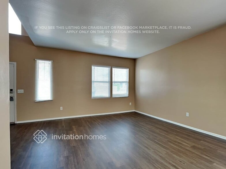 Building Photo - 1323 S 121st Ln