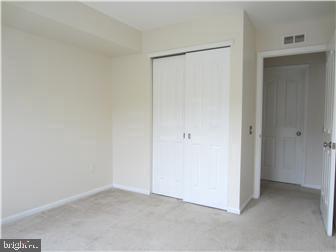 Building Photo - 1600 Waters Edge Dr